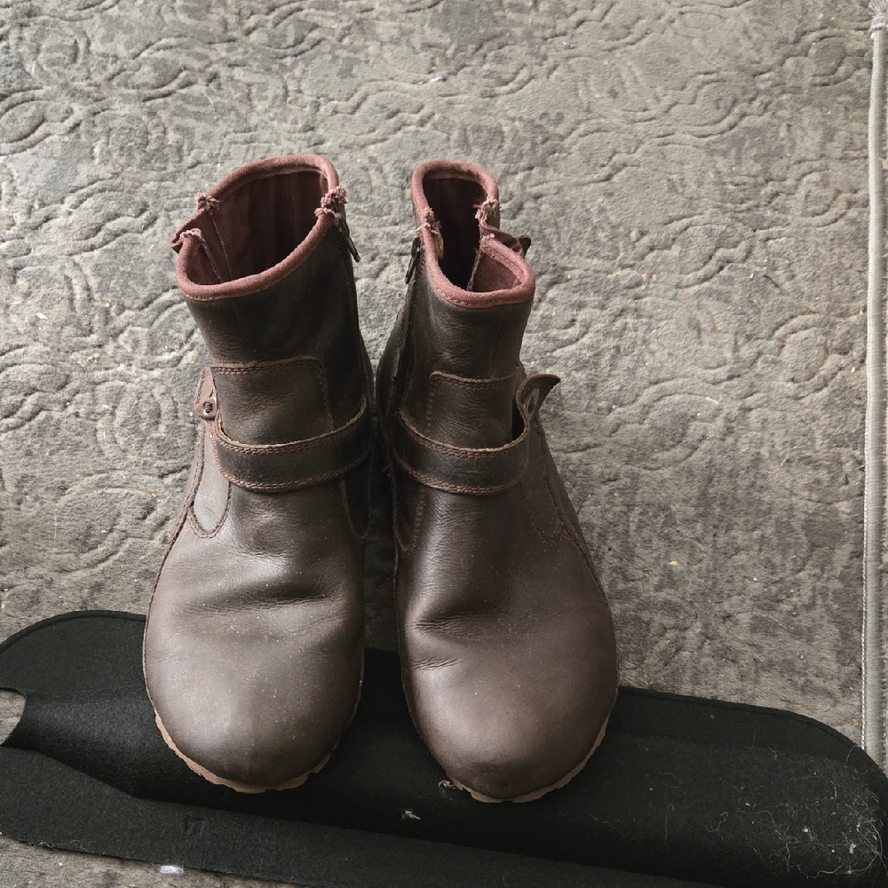 Merrell Size 9 Brown Boots, Good Condition